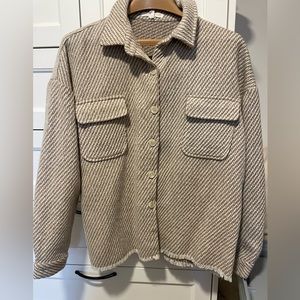Women’s size S shacket beige/white